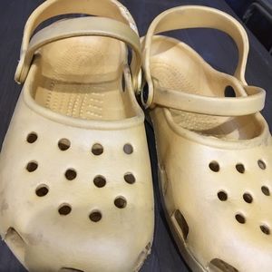 Veggies vintage mustard yellow size 6 sandals